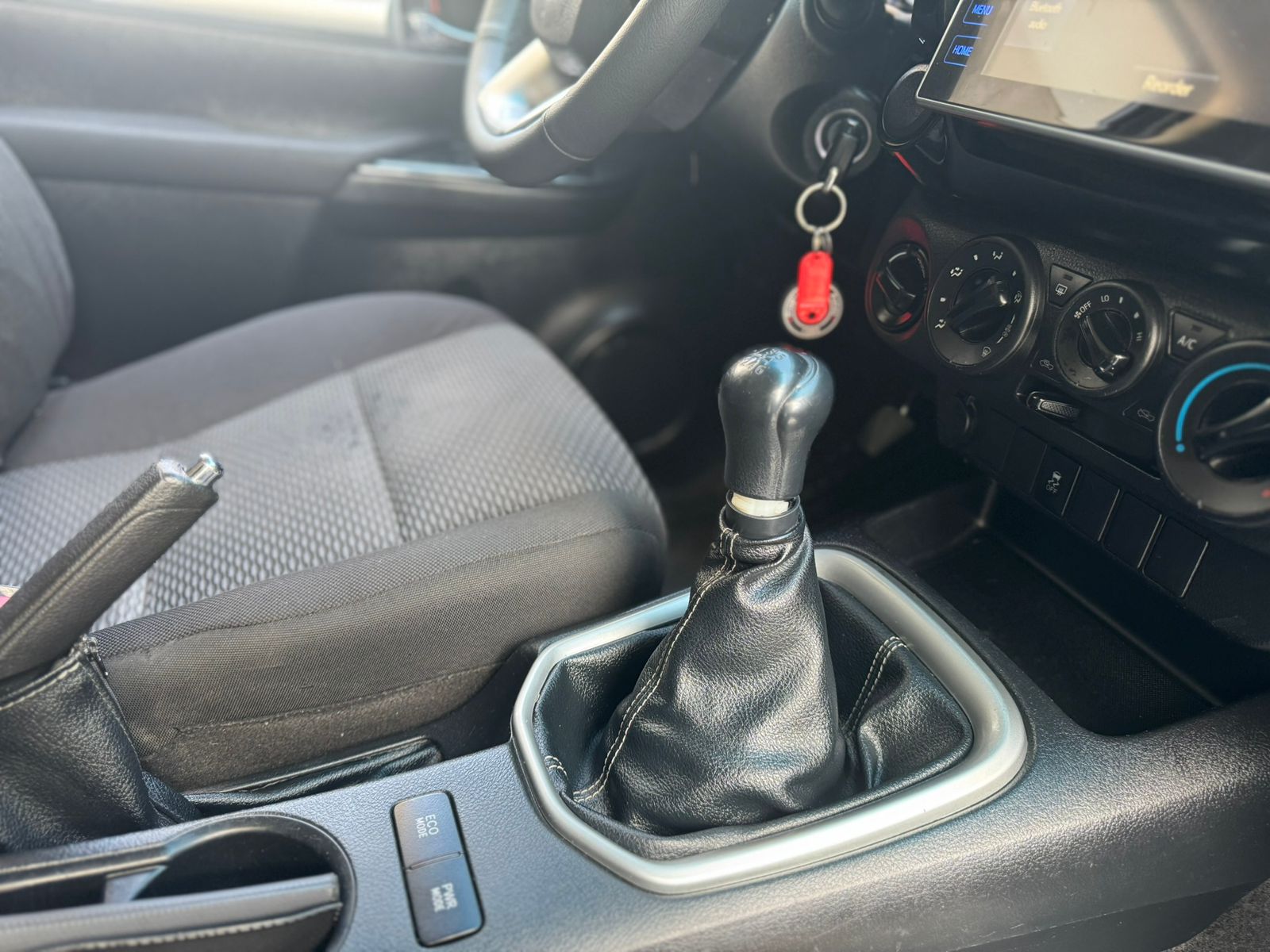 TOYOTA HILUX 2019 - Imagen 19