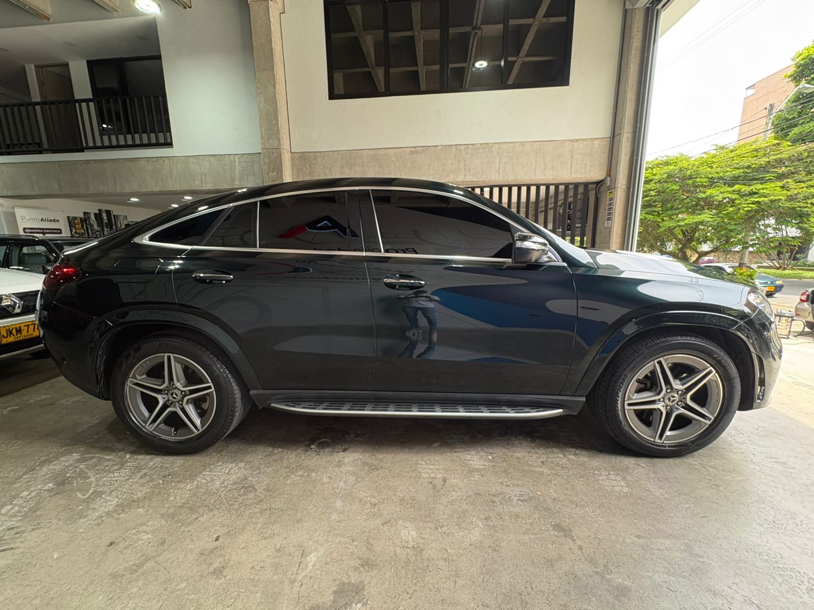 MERCEDES BENZ GLE 450 4MATIC COUPE AMG LINE - Imagen 4