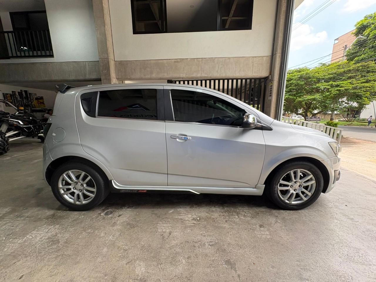 CHEVROLET SONIC LT 2015 - Imagen 4