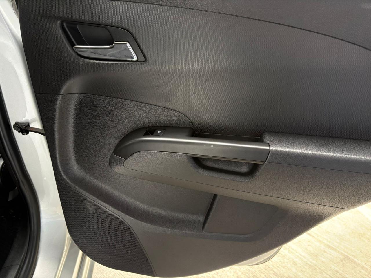 CHEVROLET SONIC LT 2015 - Imagen 19