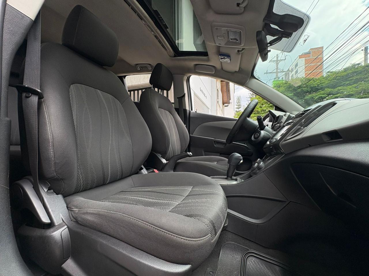 CHEVROLET SONIC LT 2015 - Imagen 23