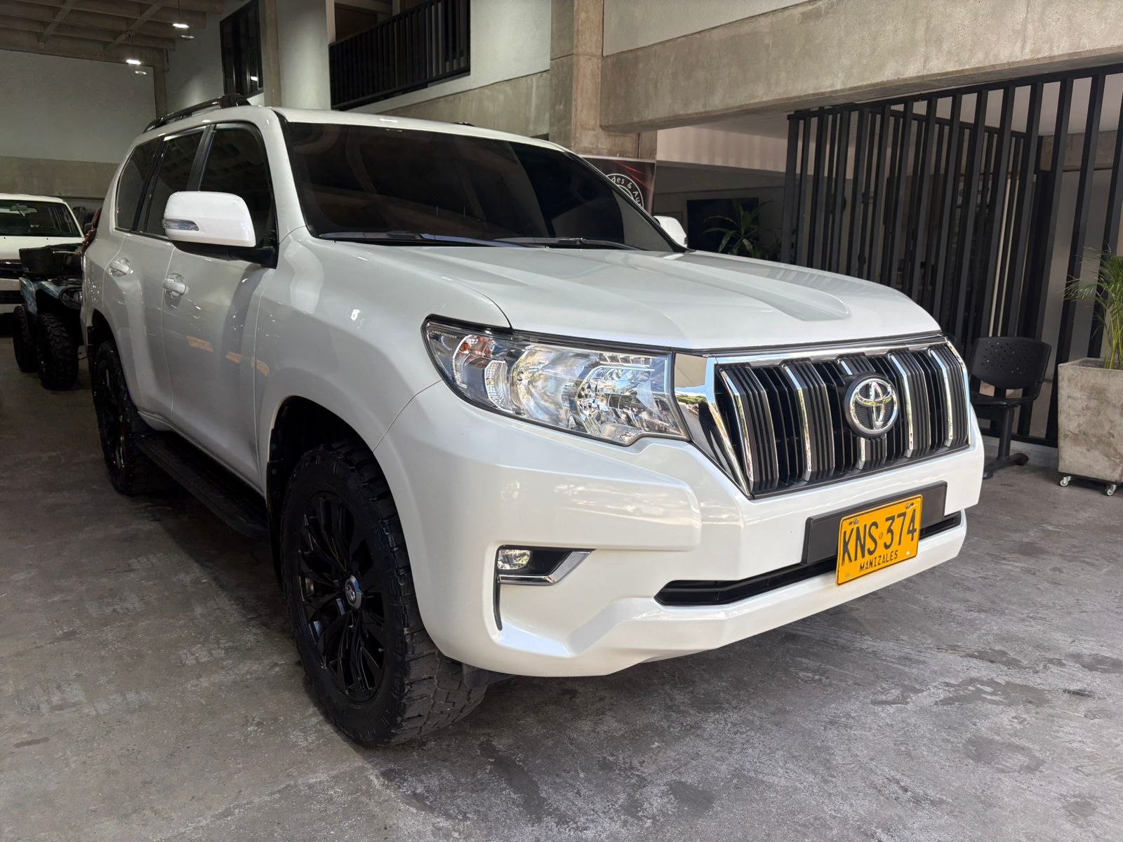 TOYOTA PRADO TXL BLINDAJE II 2022 - Imagen 3