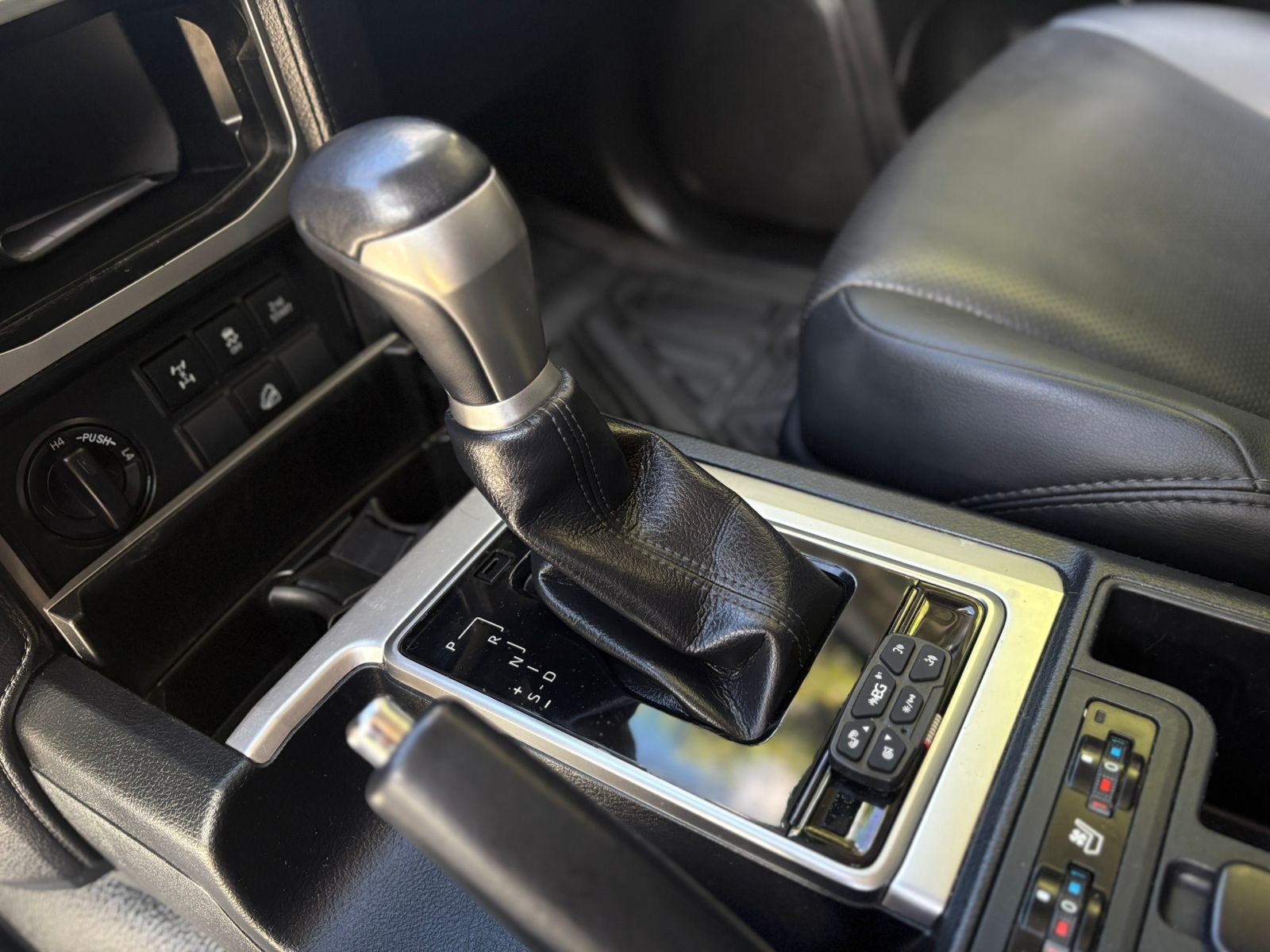TOYOTA PRADO TXL BLINDAJE II 2022 - Imagen 23