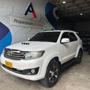TOYOTA FORTUNER SRV 2014