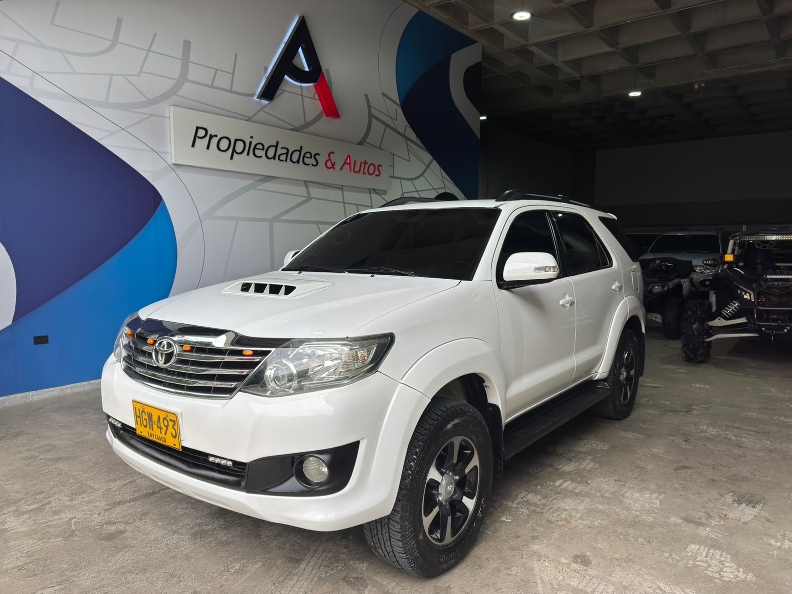 TOYOTA FORTUNER SRV 2014