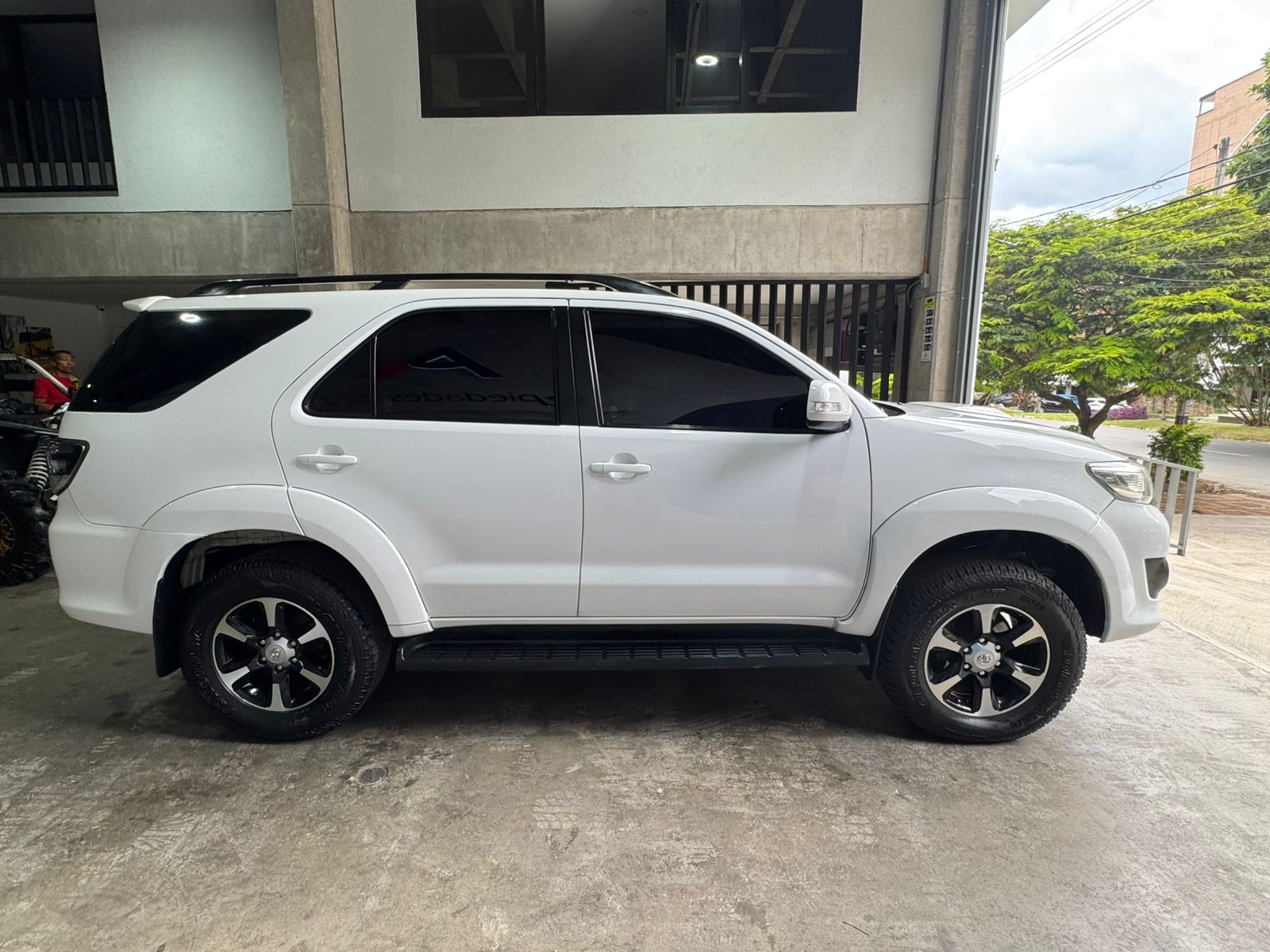 TOYOTA FORTUNER SRV 2014 - Imagen 4