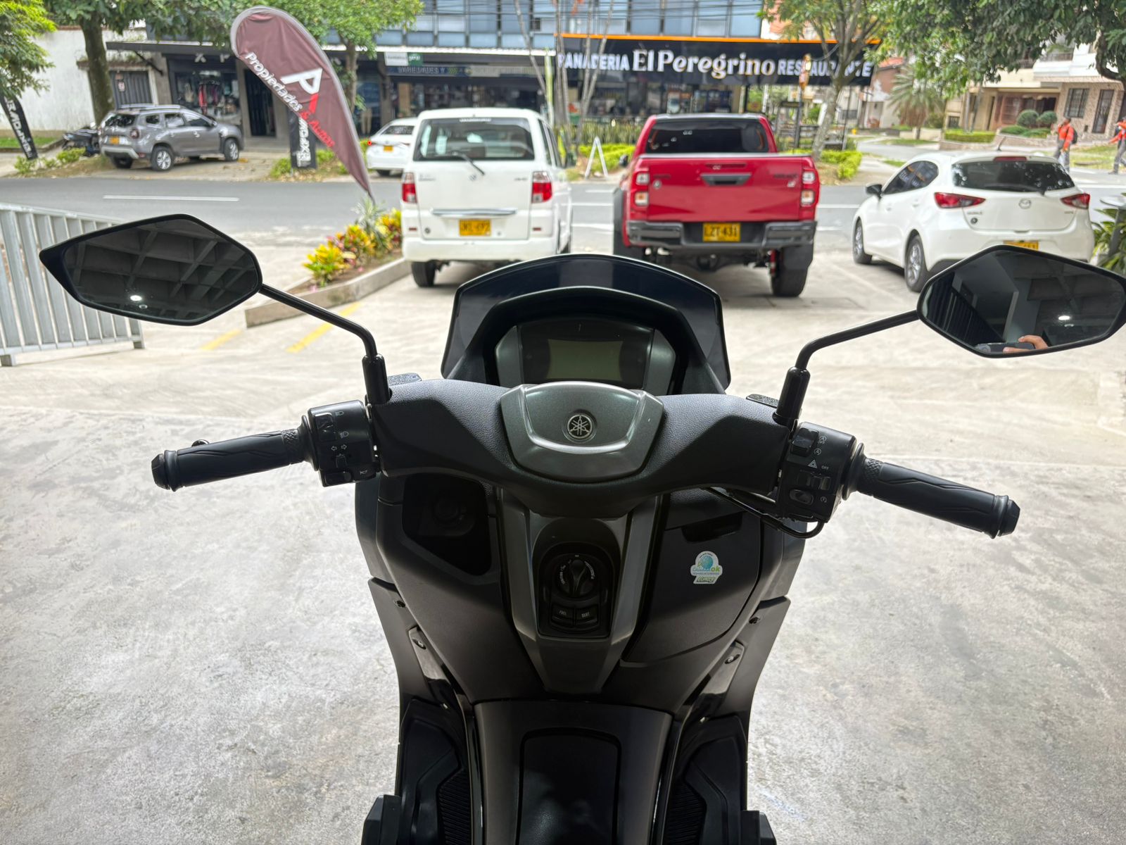 YAMAHA NMAX CONNECTED 2025 - Imagen 13
