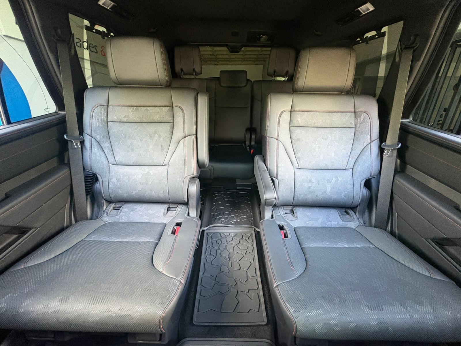 TOYOTA SEQUOIA TRD PRO - Imagen 10