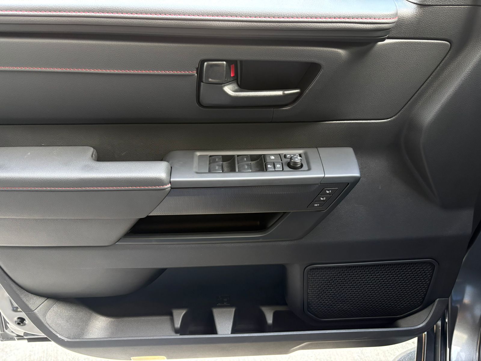 TOYOTA SEQUOIA TRD PRO - Imagen 14