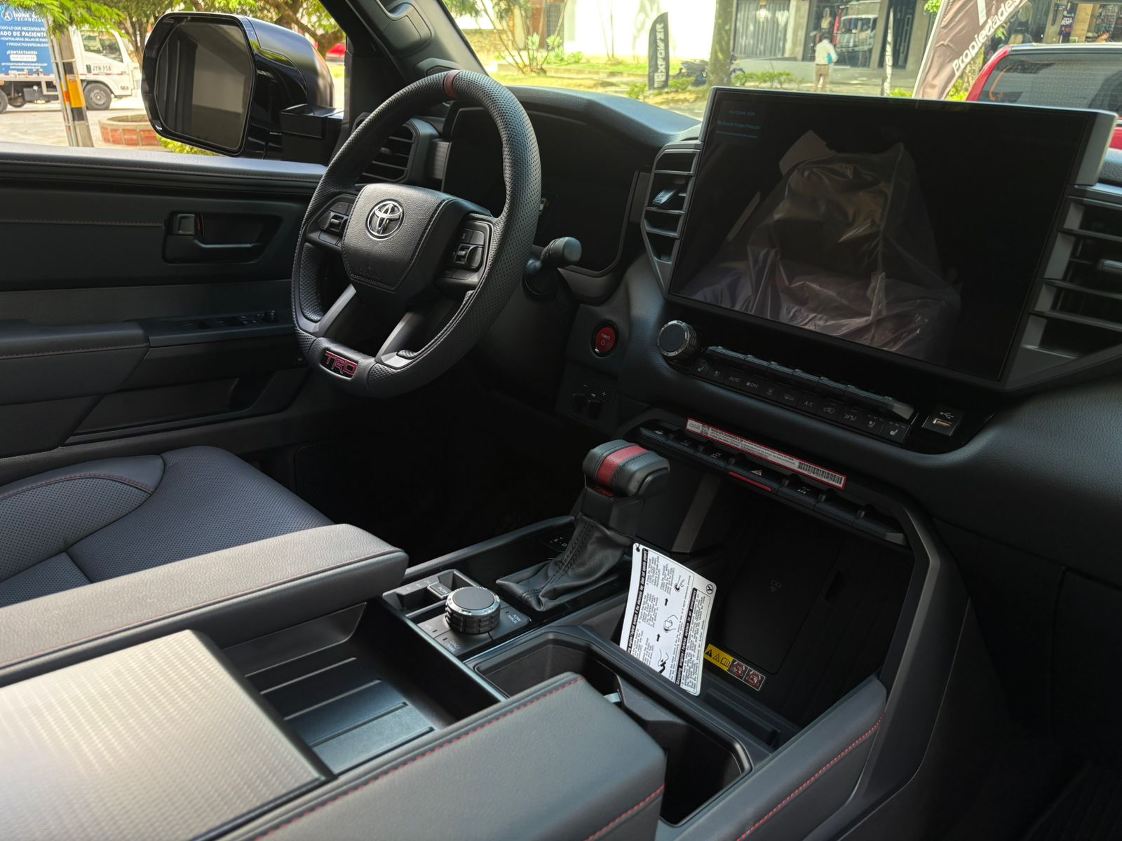 TOYOTA SEQUOIA TRD PRO - Imagen 24
