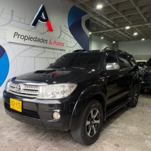 TOYOTA FORTUNER SRV 2009