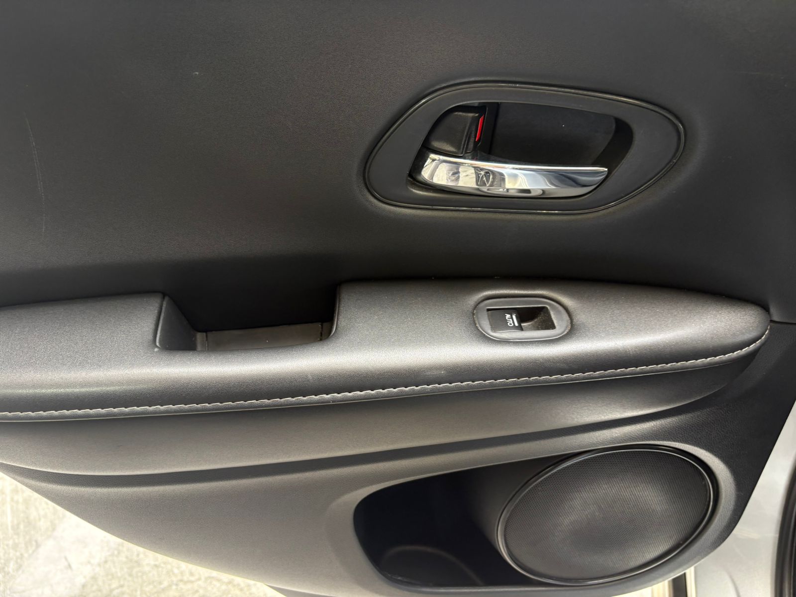HONDA HRV EX SALVAMENTO 2020 - Imagen 16