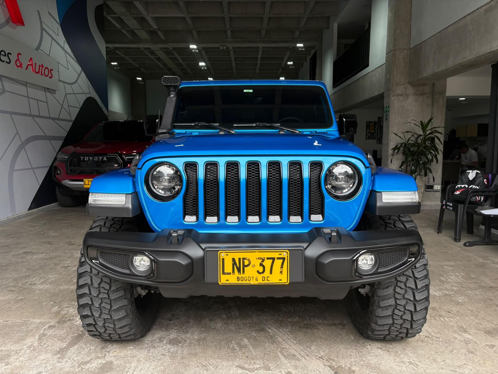 JEEP WRANGLER SAHARA 2023 - Imagen 2