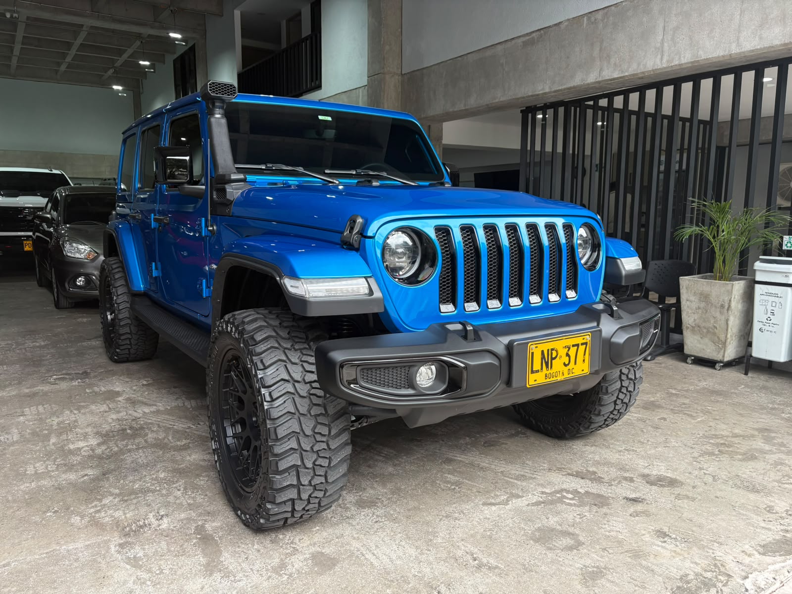 JEEP WRANGLER SAHARA 2023 - Imagen 3
