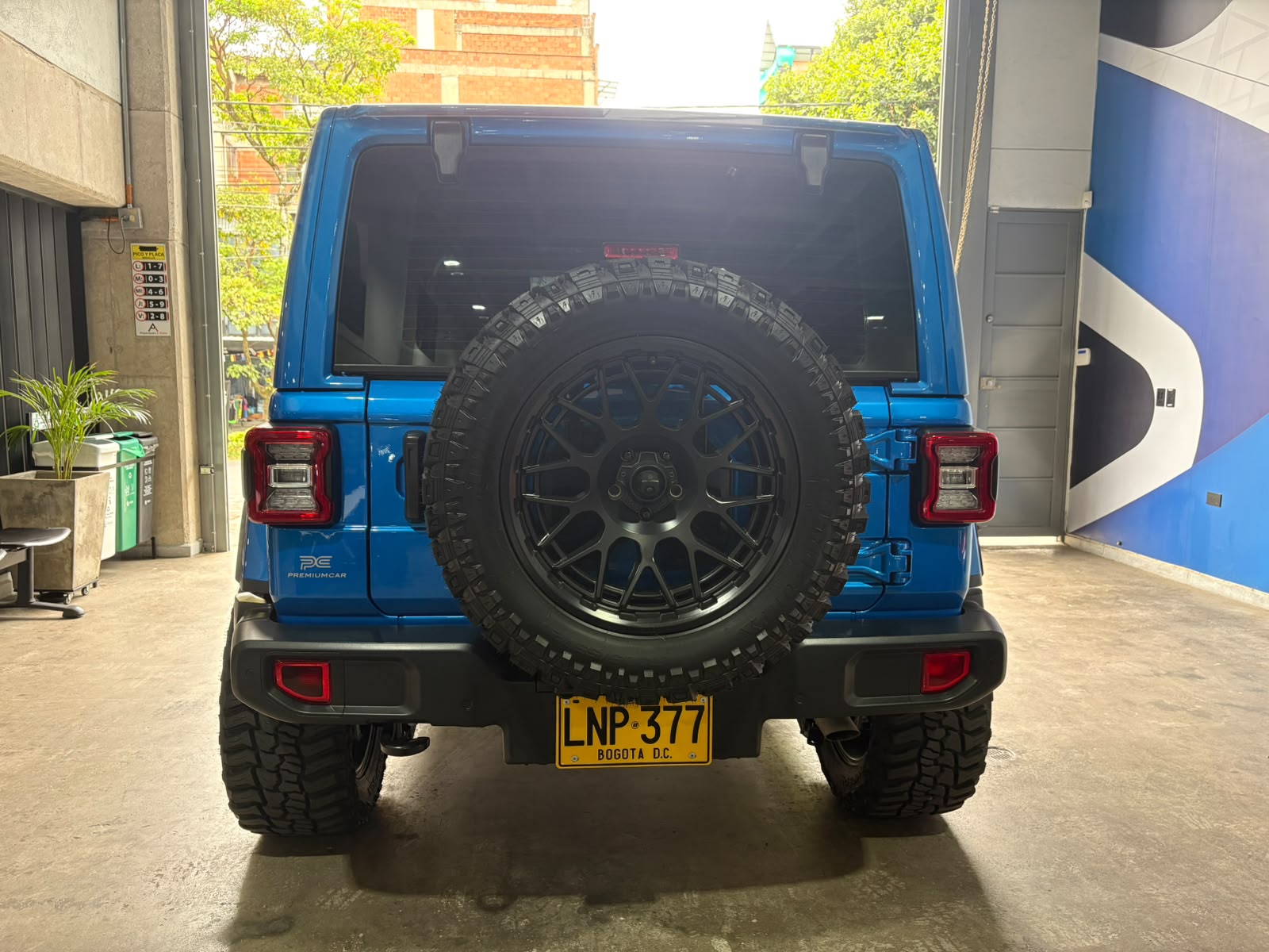 JEEP WRANGLER SAHARA 2023 - Imagen 6