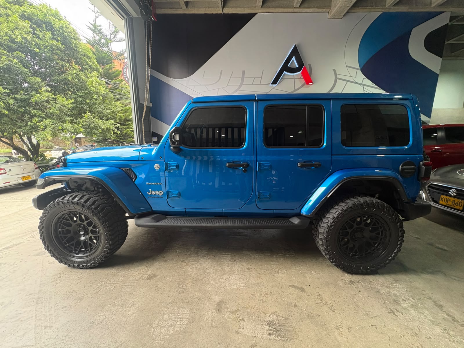 JEEP WRANGLER SAHARA 2023 - Imagen 8