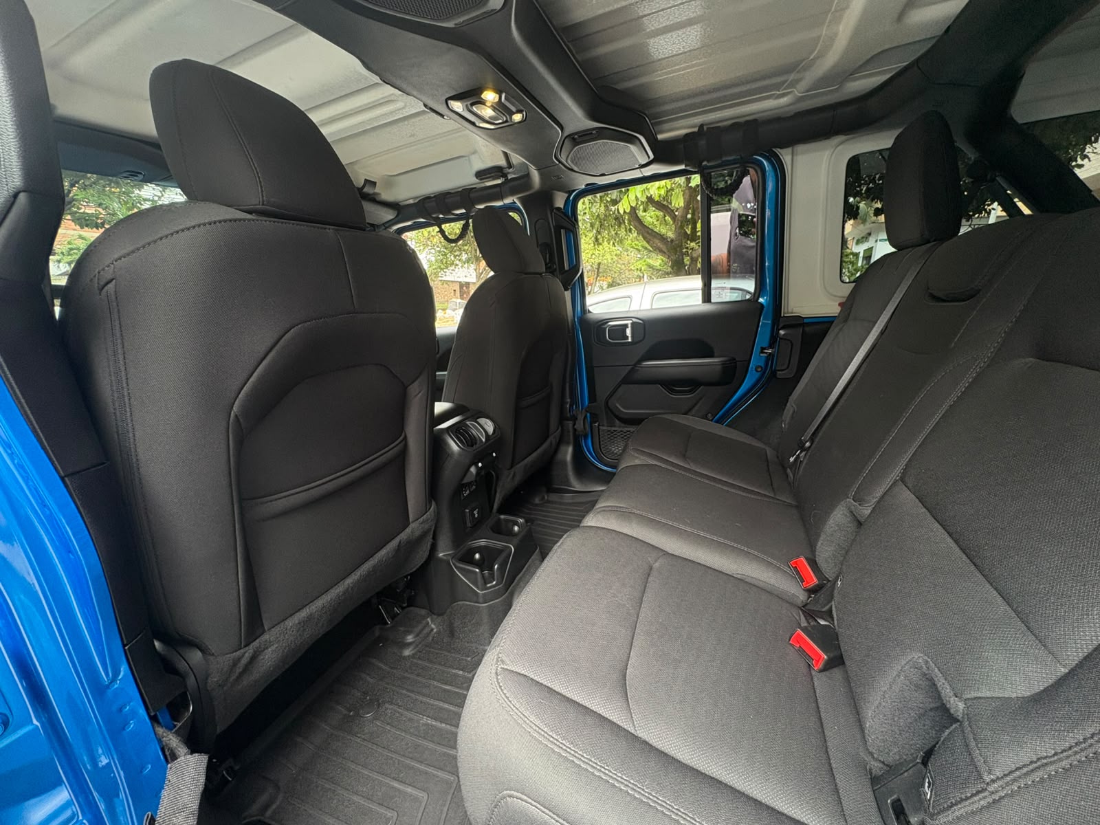 JEEP WRANGLER SAHARA 2023 - Imagen 13