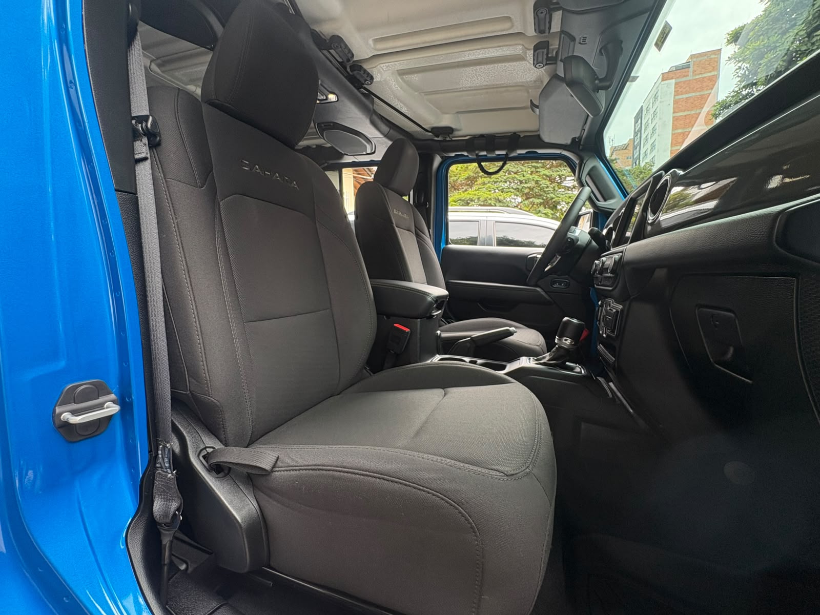 JEEP WRANGLER SAHARA 2023 - Imagen 23