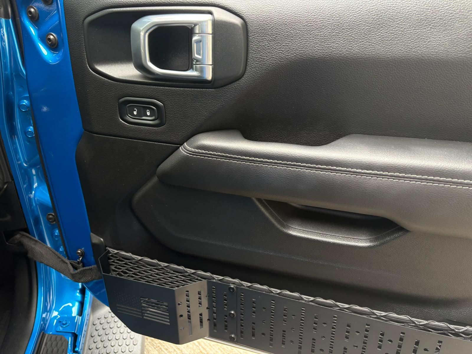 JEEP WRANGLER SAHARA 2023 - Imagen 24