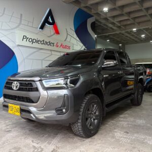 TOYOTA HILUX 2025