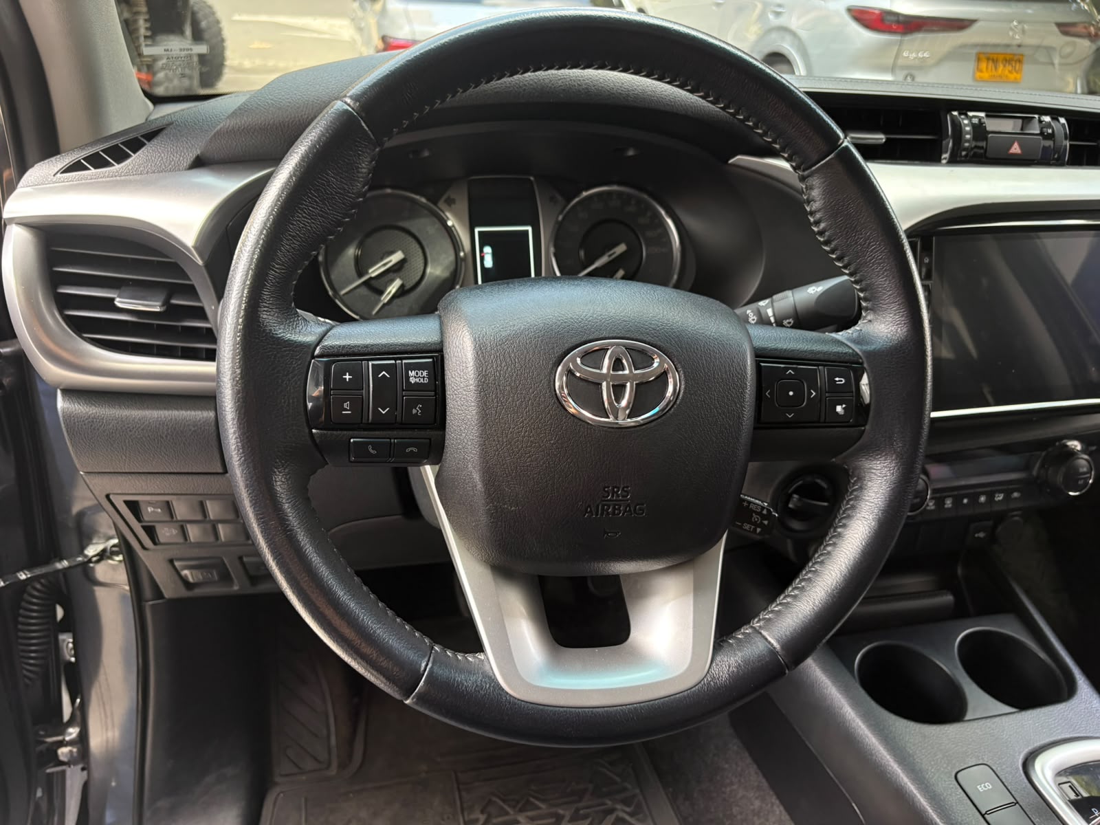 TOYOTA HILUX 2025 - Imagen 11