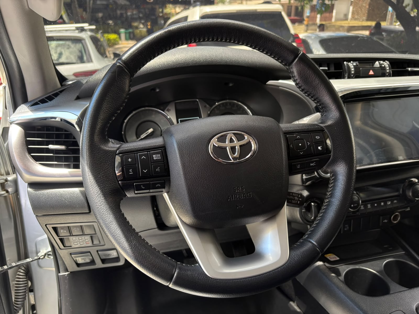 TOYOTA HILUX SRX BLINDAJE II 2024 - Imagen 12