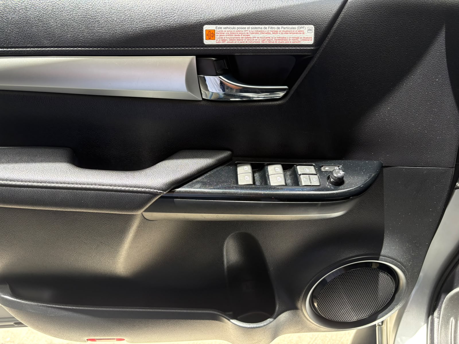 TOYOTA HILUX SRX BLINDAJE II 2024 - Imagen 14