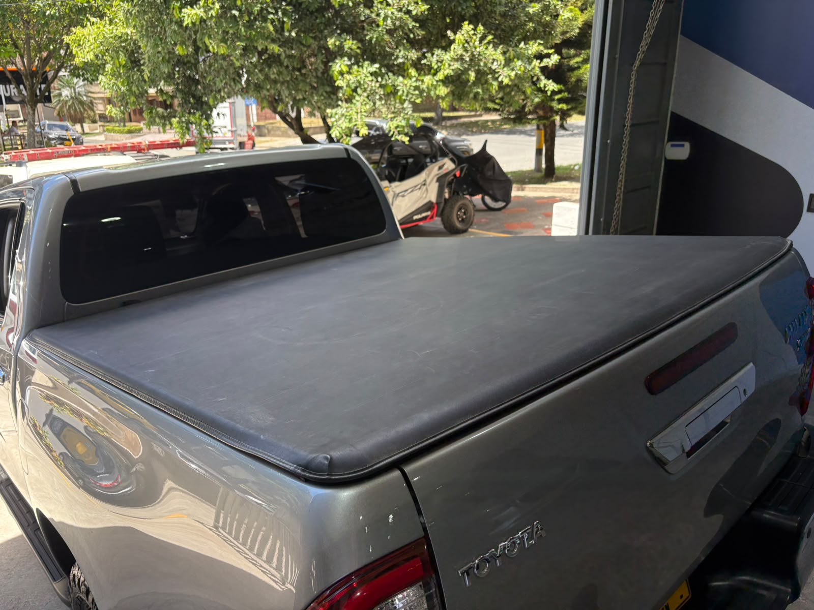 TOYOTA HILUX SRX BLINDAJE II 2024 - Imagen 18