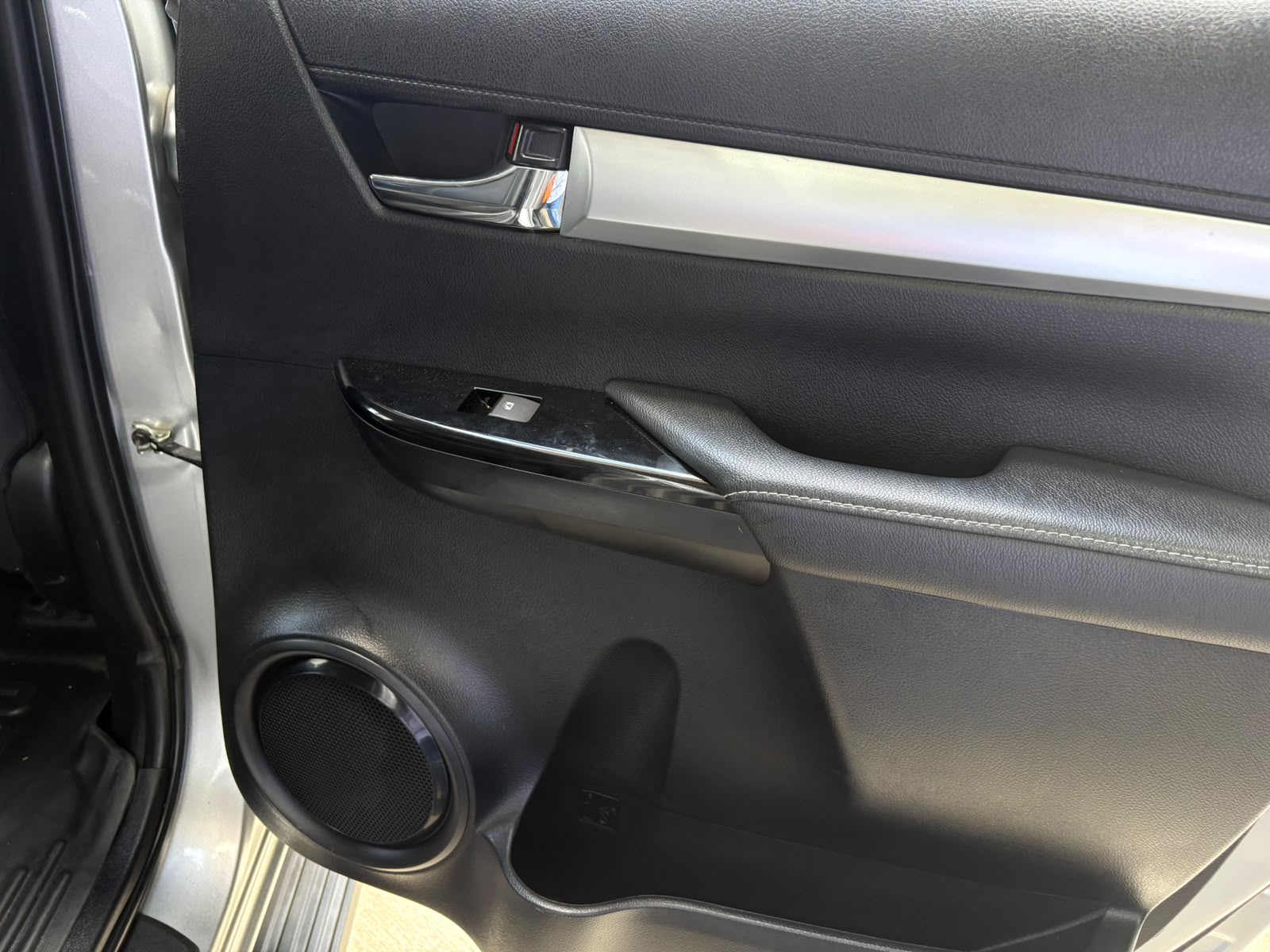 TOYOTA HILUX SRX BLINDAJE II 2024 - Imagen 20