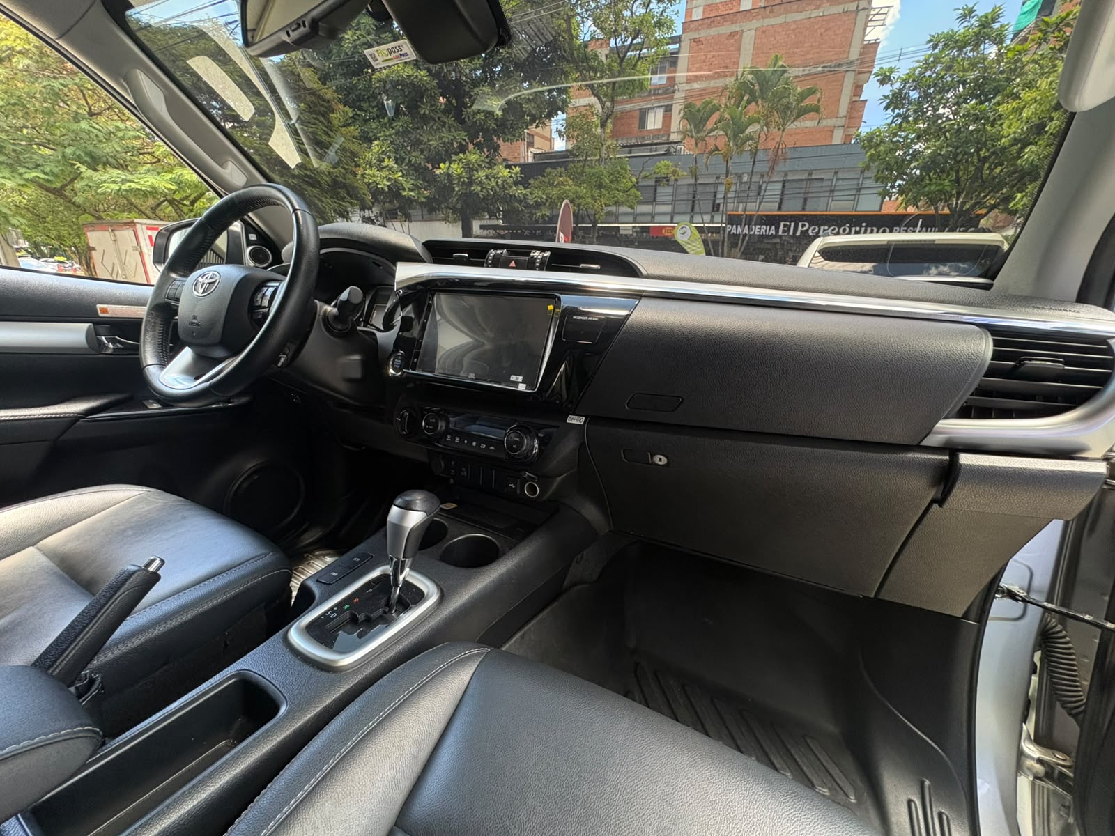 TOYOTA HILUX SRX BLINDAJE II 2024 - Imagen 21