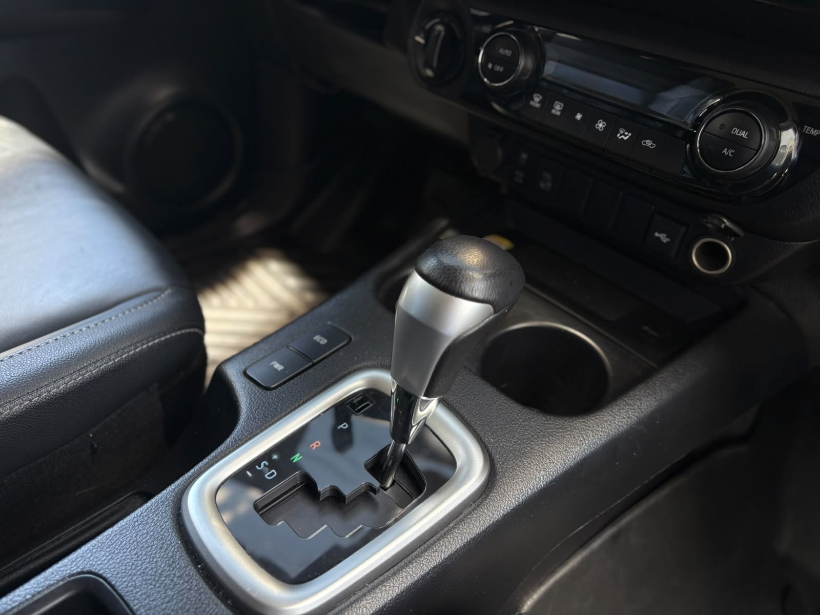 TOYOTA HILUX SRX BLINDAJE II 2024 - Imagen 23