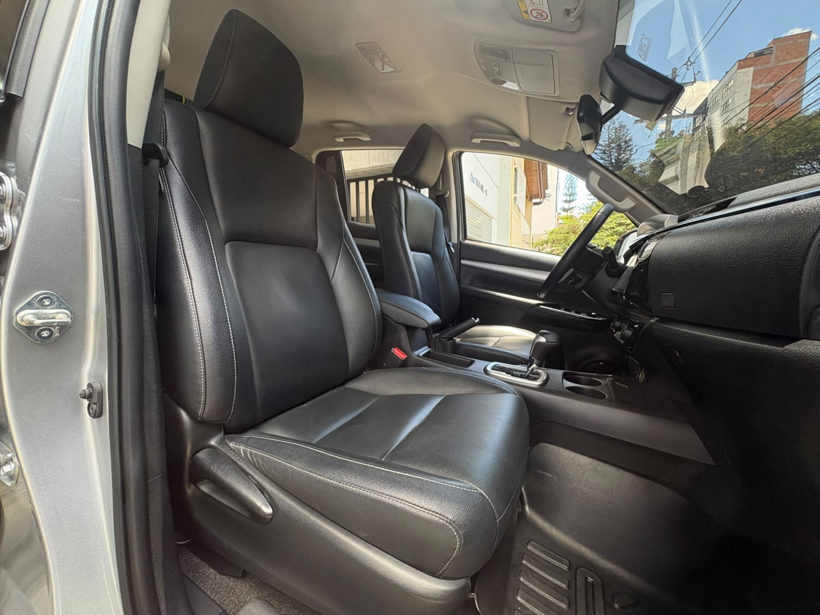 TOYOTA HILUX SRX BLINDAJE II 2024 - Imagen 24