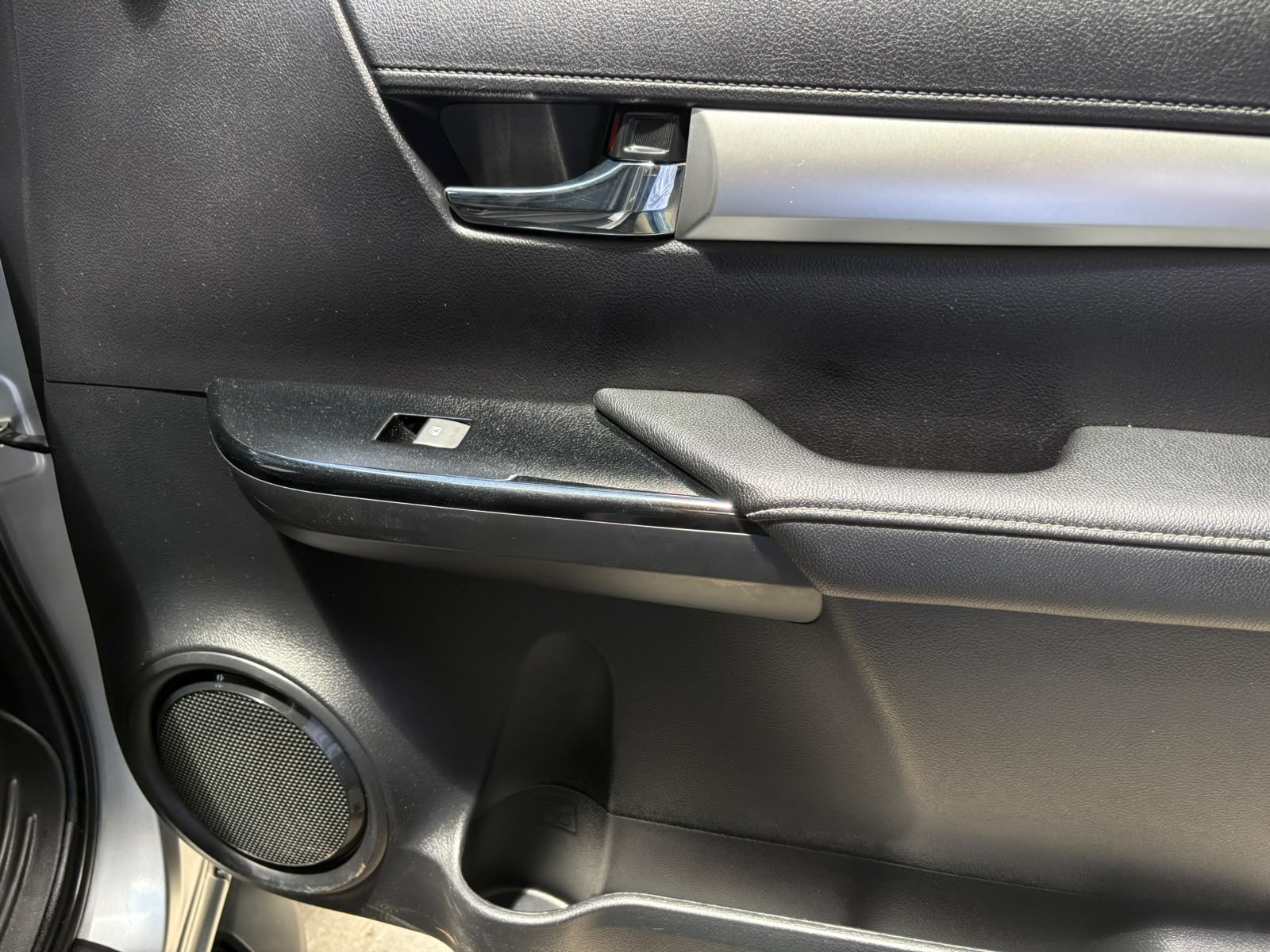 TOYOTA HILUX SRX BLINDAJE II 2024 - Imagen 25