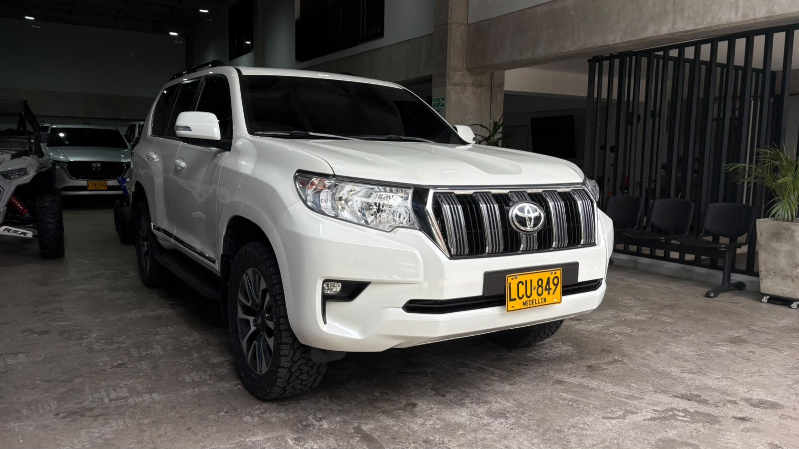 TOYOTA PRADO TXL BLINDAJE II 2022 - Imagen 3