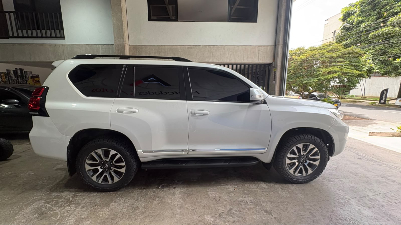 TOYOTA PRADO TXL BLINDAJE II 2022 - Imagen 4