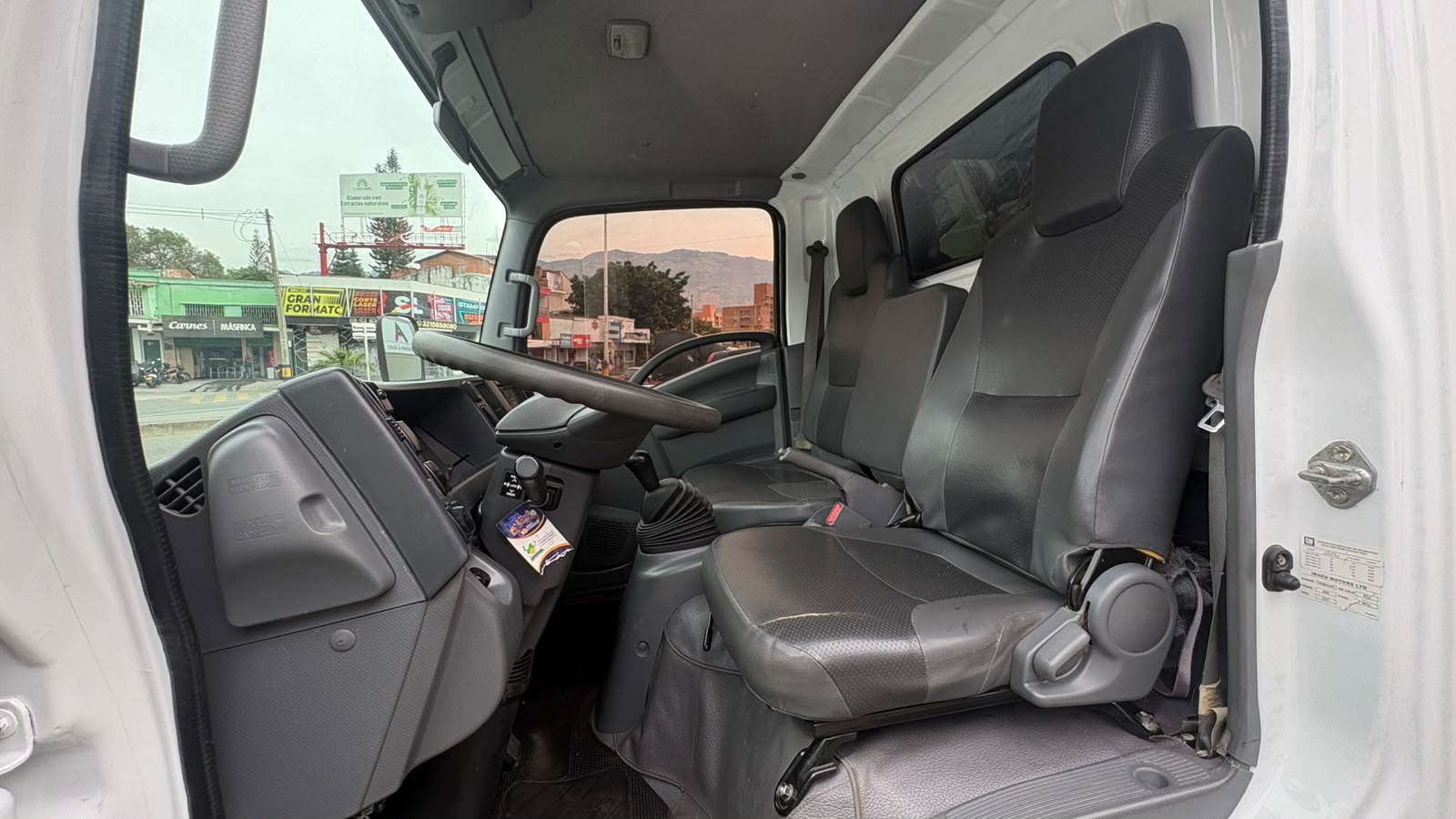 CHEVROLET NHR ESTACA 2023 - Imagen 10