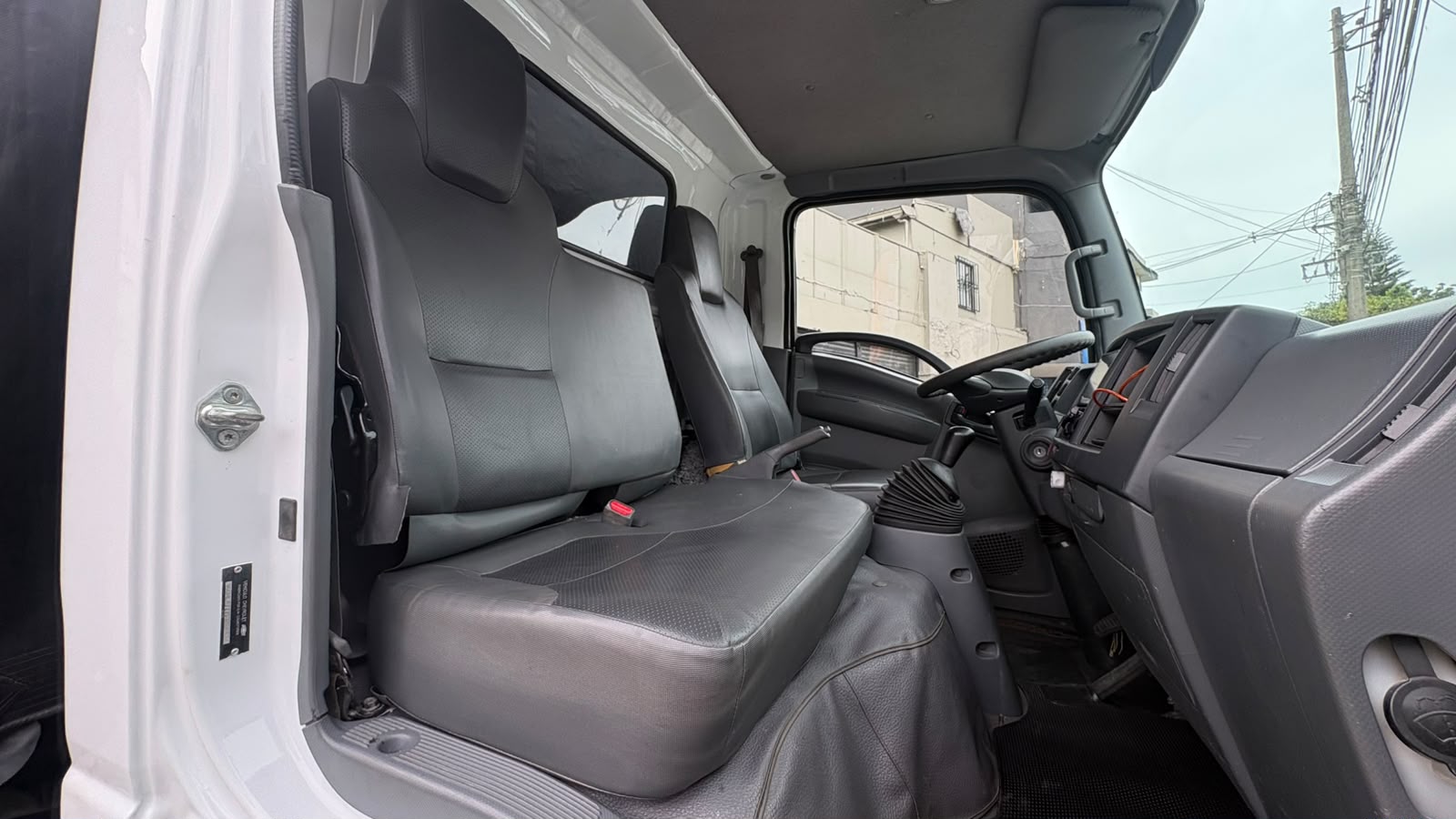 CHEVROLET NHR ESTACA 2023 - Imagen 18
