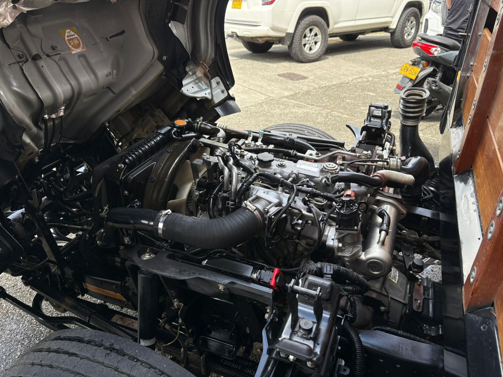 CHEVROLET NHR ESTACA 2023 - Imagen 25