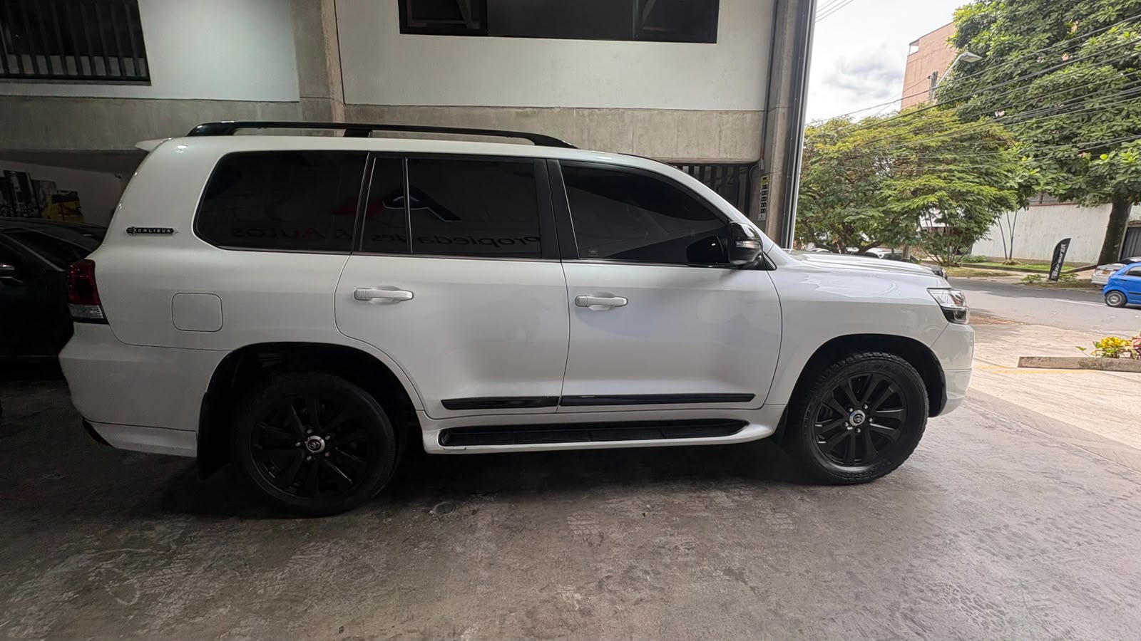 TOYOTA LAND CRUISER 200 EXCALIBUR 2018 - Imagen 4