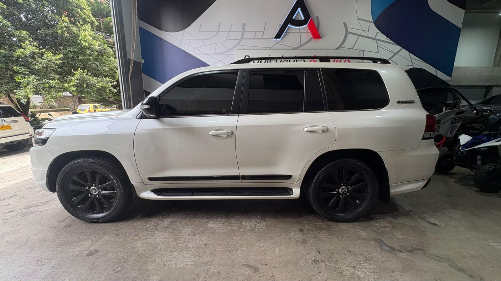 TOYOTA LAND CRUISER 200 EXCALIBUR 2018 - Imagen 8
