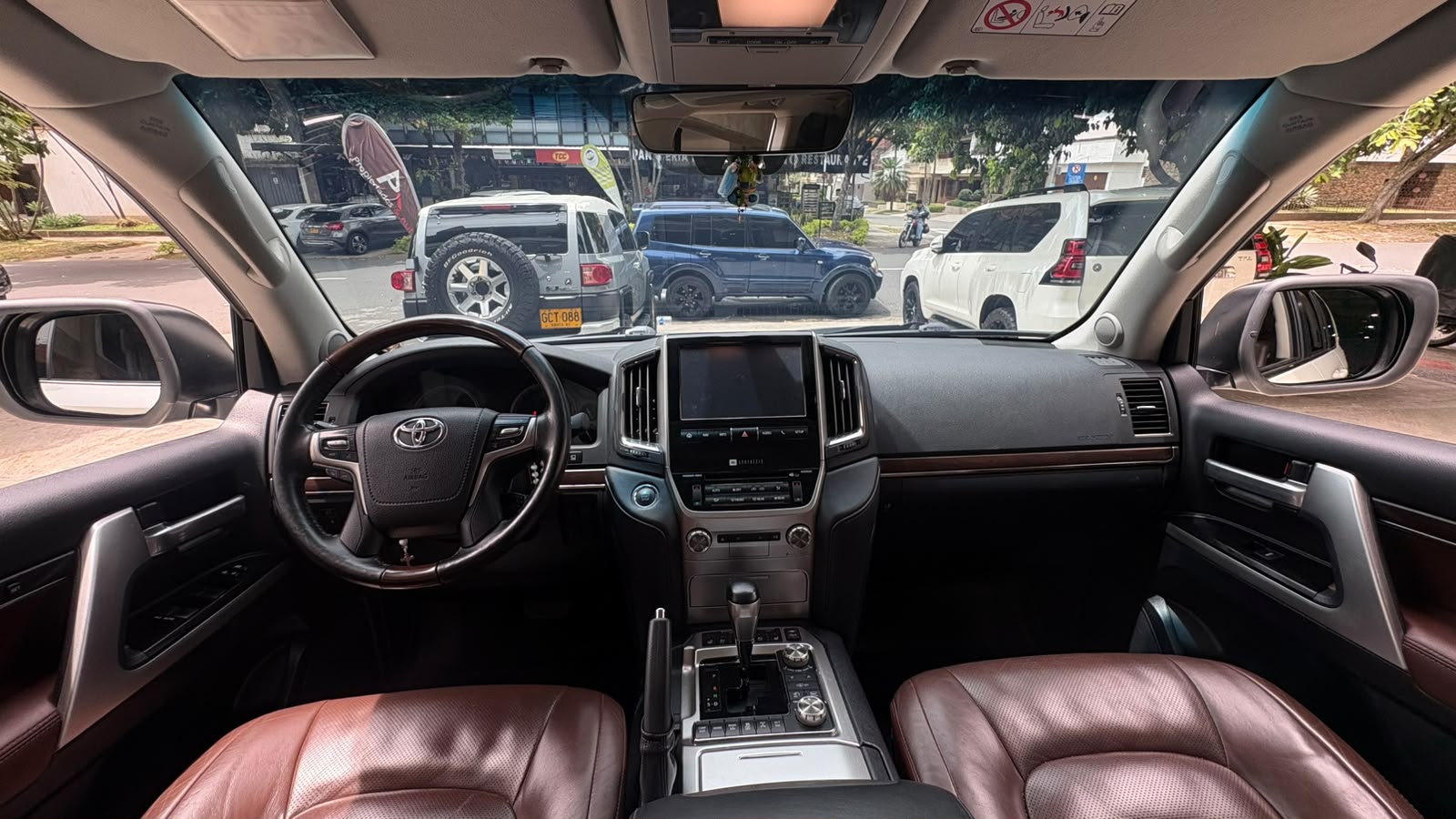 TOYOTA LAND CRUISER 200 EXCALIBUR 2018 - Imagen 9