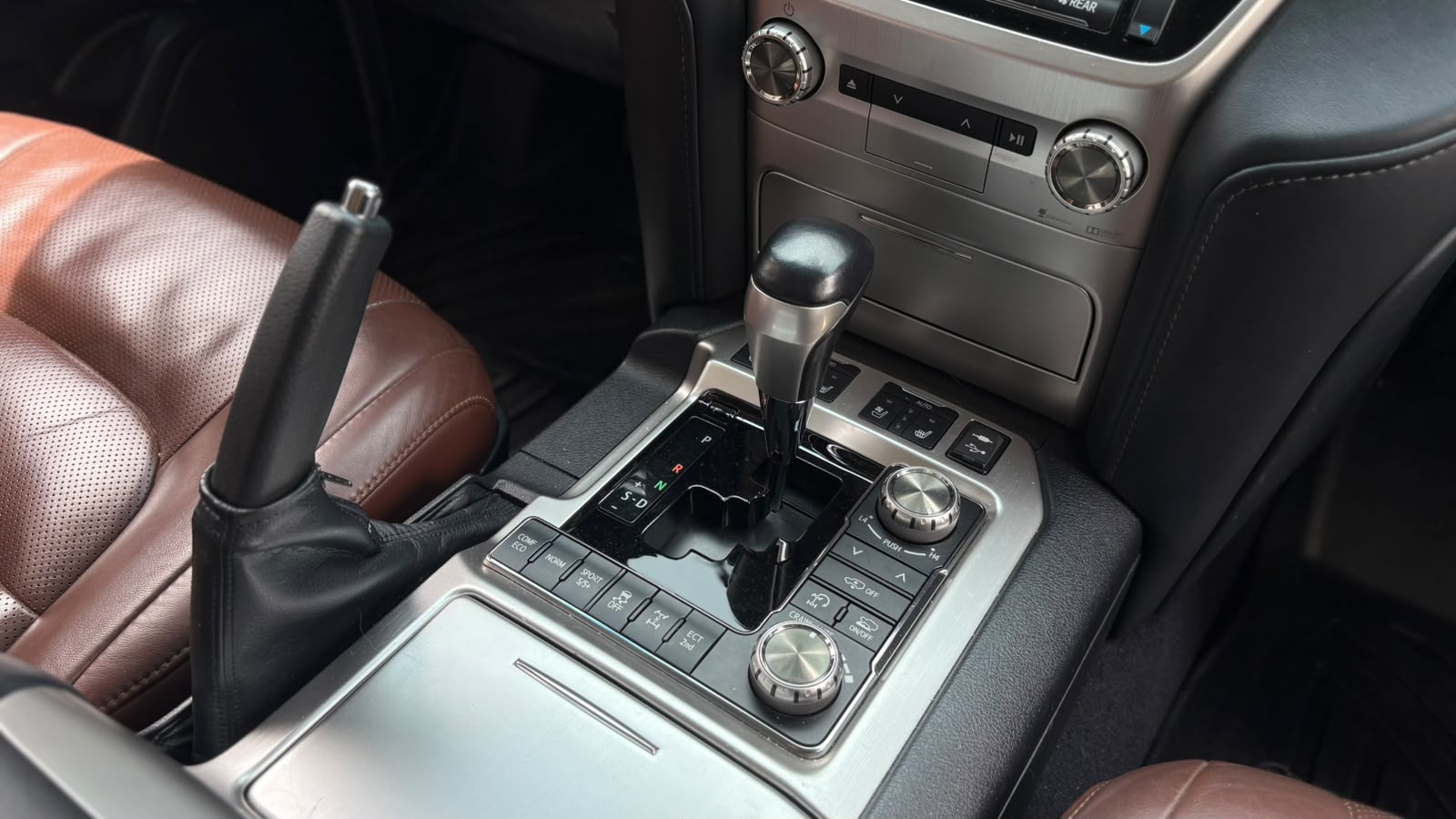TOYOTA LAND CRUISER 200 EXCALIBUR 2018 - Imagen 25
