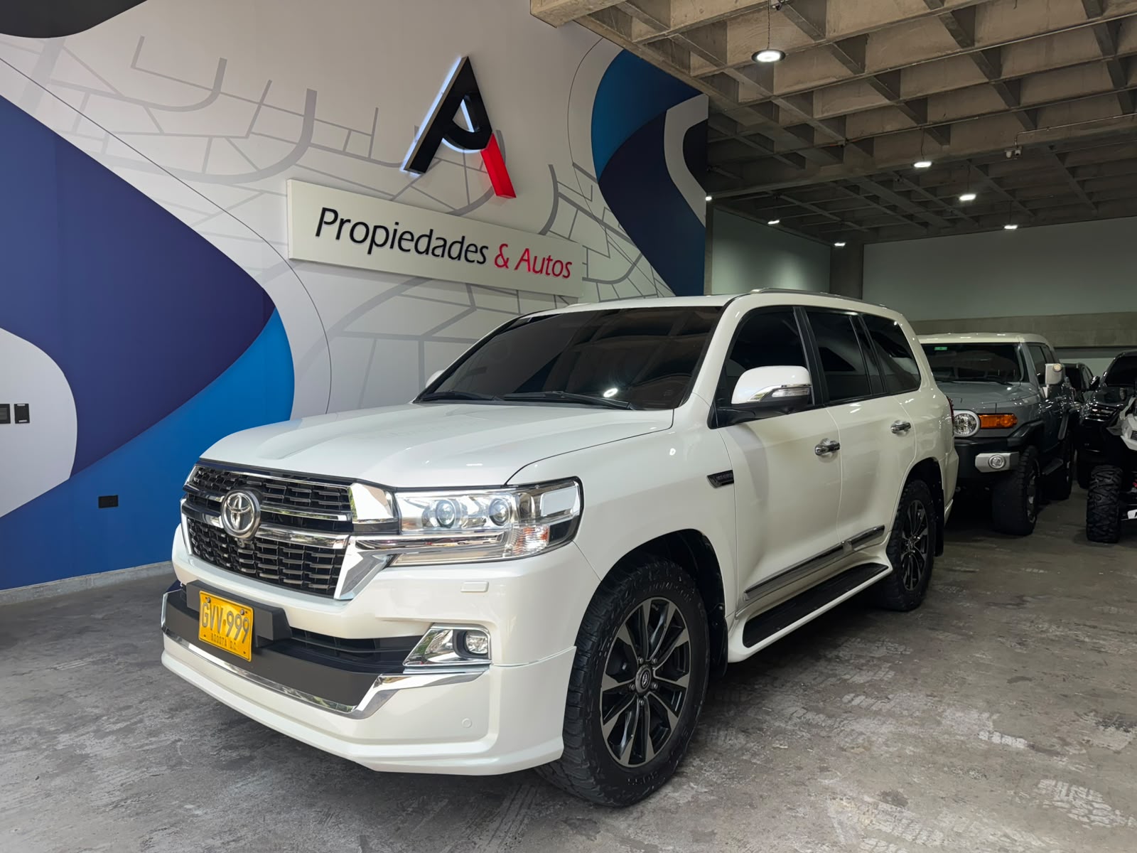 TOYOTA LAND CRUISER LC 200 SAHARA VERSIÓN GX-R 2020