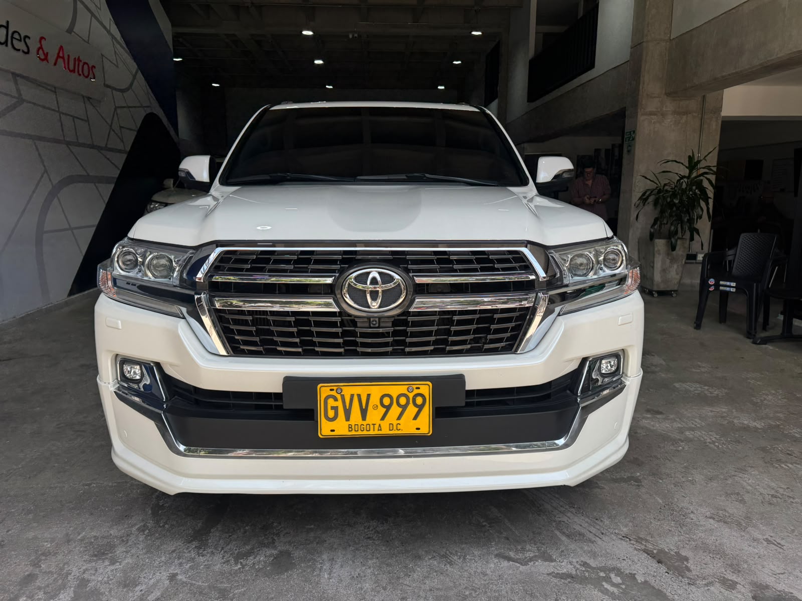 TOYOTA LAND CRUISER LC 200 SAHARA VERSIÓN GX-R 2020 - Imagen 2