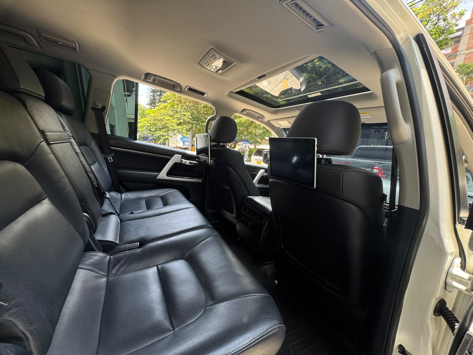 TOYOTA LAND CRUISER LC 200 SAHARA VERSIÓN GX-R 2020 - Imagen 19