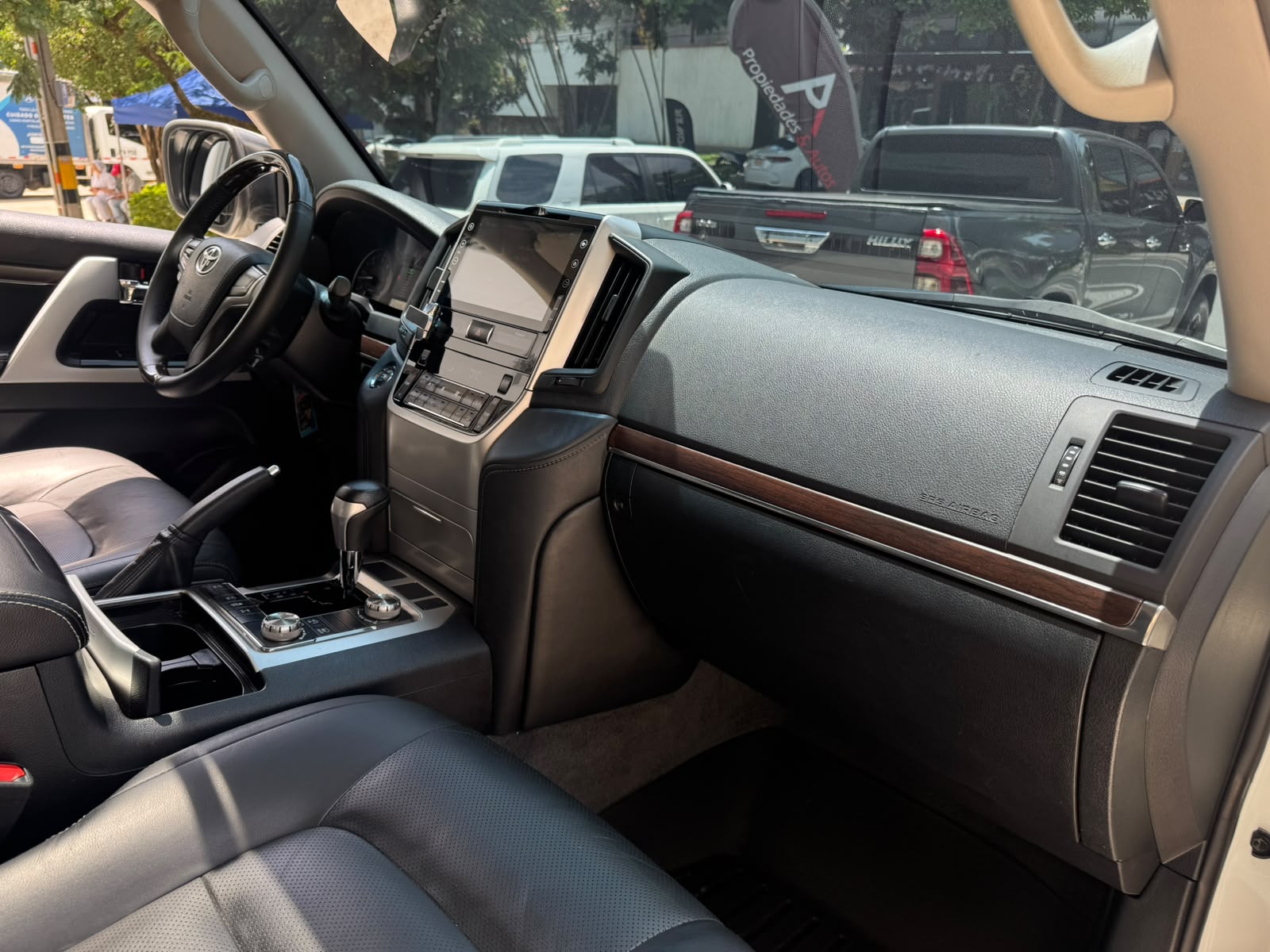 TOYOTA LAND CRUISER LC 200 SAHARA VERSIÓN GX-R 2020 - Imagen 20